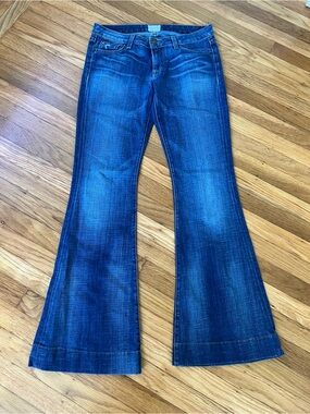 Women’s Flared Jeans in Dark Blue